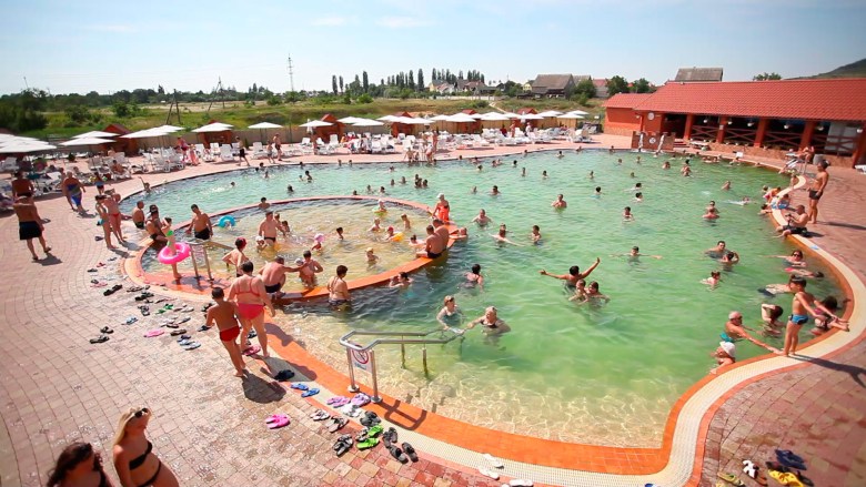 2013 года на территории комплекса был открыт пляж под открытым небом, который вмещает в себя еще 2 термальные бассейны (детский и взрослый) и один из крупнейших бассейнов комплекса с пресной кремниевой водой обычной температуры